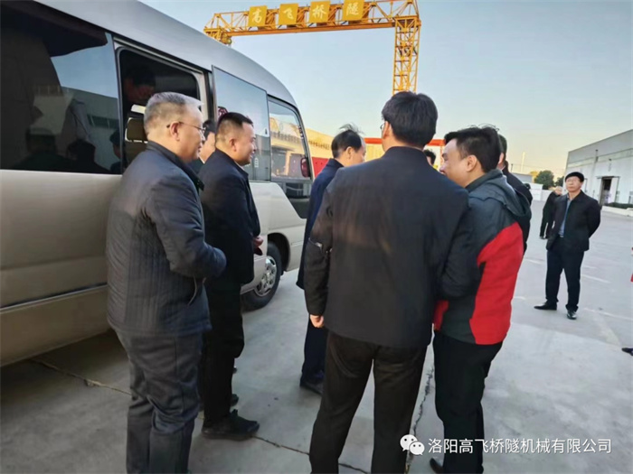 熱烈歡迎省政府參事、省工信廳原廳長(zhǎng)李濤一行蒞臨高飛橋隧調(diào)研指導(dǎo)